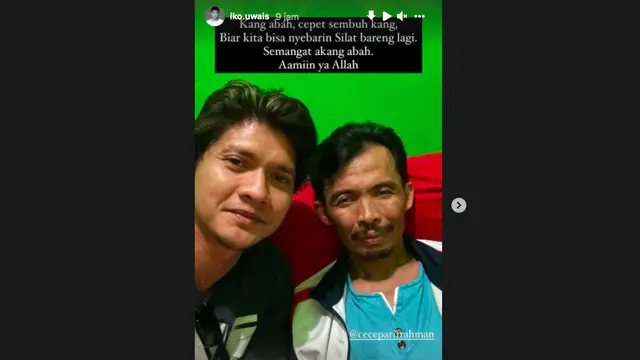 Iko Uwais bersama dengan Audy Item dan beberapa rekannya menjenguk Cecep Arif Rahman di kediamannya.