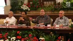 Menteri PPN/Kepala Bappenas Bambang Brodjonegoro (kedua kanan) memberikan keterangan pers terkait pemindahan Ibu Kota di Istana Negara, Jakarta, Senin (26/8/2019). Pemerintah berkomitmen tidak akan menggunakan APBN yang bersumber dari penerimaan pajak. (Liputan6.com/Angga Yuniar)