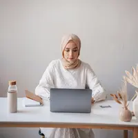 ilustrasi perempuan bekerja/Photo by pnw prod/Pexels