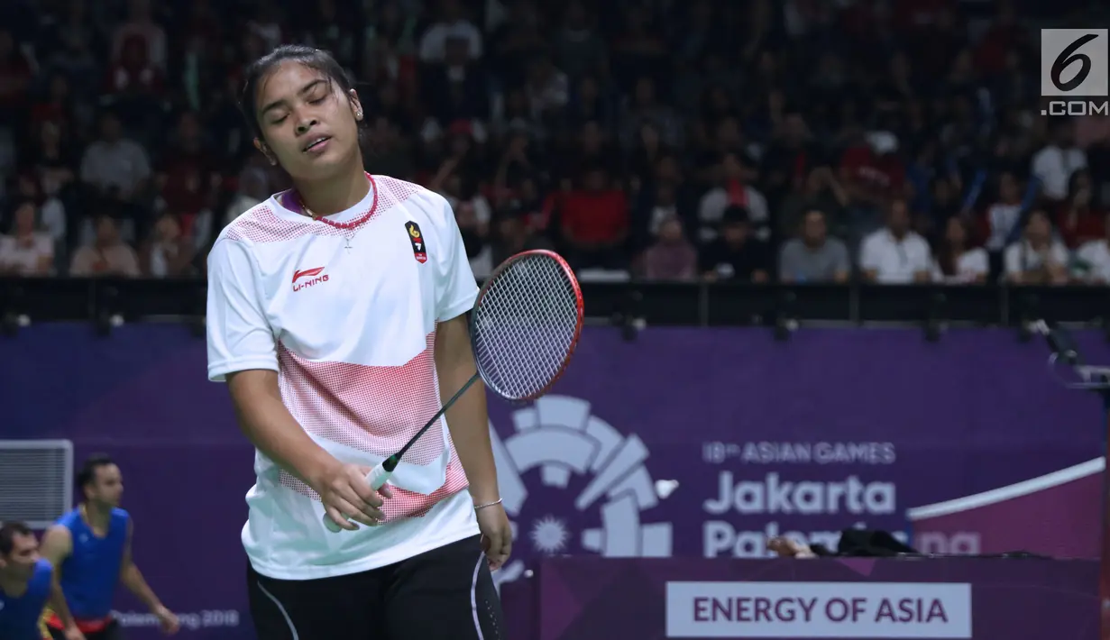 Tunggal putri Indonesia, Gregoria Mariska Tunjung saat melawan pemain India, Pusarla V Sindhu di babak 16 besar Bulutangkis Tunggal Putri Asian Games 2018 di Istora Kompleks GBK, Jakarta, Sabtu (25/8). (Liputan6.com/Helmi Fithriansyah)