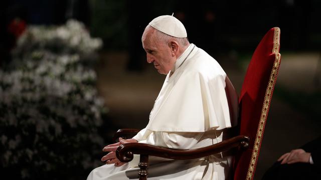 FOTO: Paus Fransiskus Pimpin Jalan Salib Jumat Agung di Colosseum