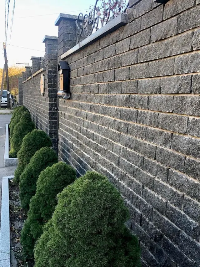 Desain Pagar Tembok Minimalis Material Beton