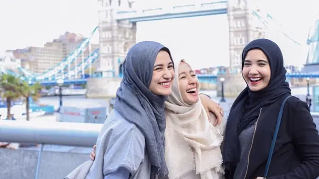 Tampilan Laudya Cynthia Bella Bersama Sahabat Duo Sungkar, credit: @shireensungkar