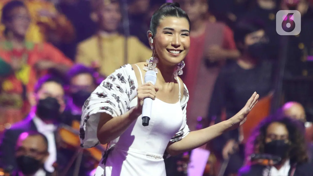 Penyanyi Cantik Christie Meriahkan Konser Elek Yo Band