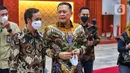 Ketua MPR, Bambang Soesatyo usai memperingati Hari Konstitusi dan HUT MPR ke-77 di Jakarta, Kamis (18/8). Acara tersebut bertemakan Konstitusi Sebagai Pijakan Bagi Kebangkitan Ekonomi dan Politik Global Pasca Pandemi. (Liputan6.com/Angga Yuniar)