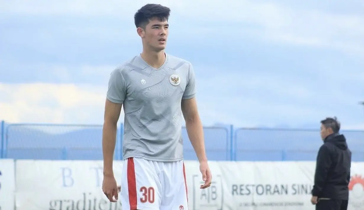 Lahir di Thailand dan dibesarkan di Inggris, Baggott mewakili negara ibunya di Indonesia, di mana ia pertama kali belajar bermain sepak bola sejak kecil. (@elkanbaggott)