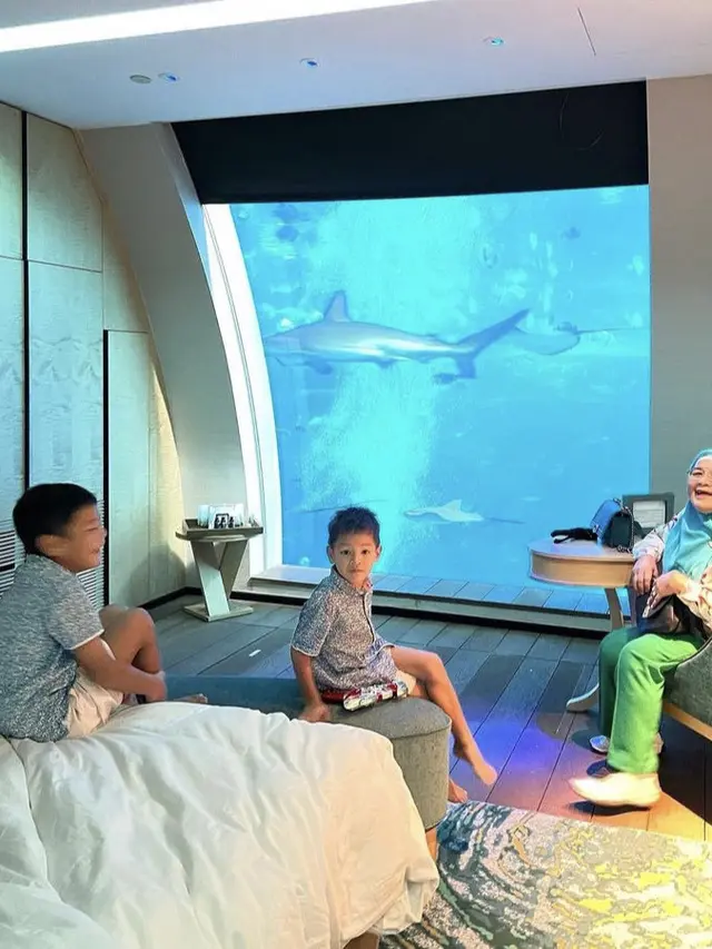 Tampilan Titi Kamal dan Keluarga saat Berlibur ke Singapura (Sumber: Instagram/titi_kamall)