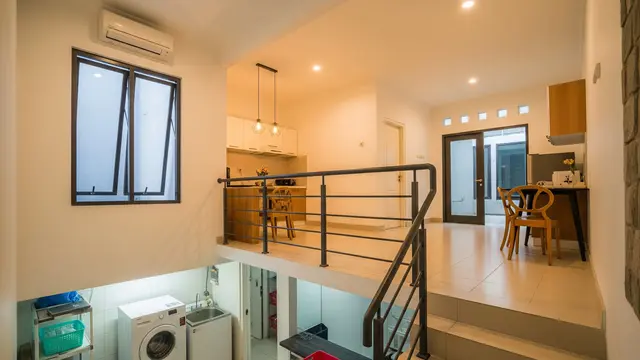 Split Level Semi-Terbuka dengan Pemanfaatan Basement Mungil