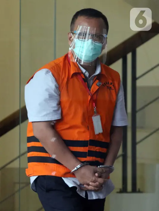 Mantan Menteri Kelautan dan Perikanan, Edhy Prabowo usai menjalani pemeriksaan lanjutan di Gedung KPK Jakarta, Senin (4/1/2021). Edhy kembali diperiksa sebagai tersangka kasus dugaan suap penetapan calon eksportir benih lobster. (Liputan6.com/Helmi Fithriansyah)