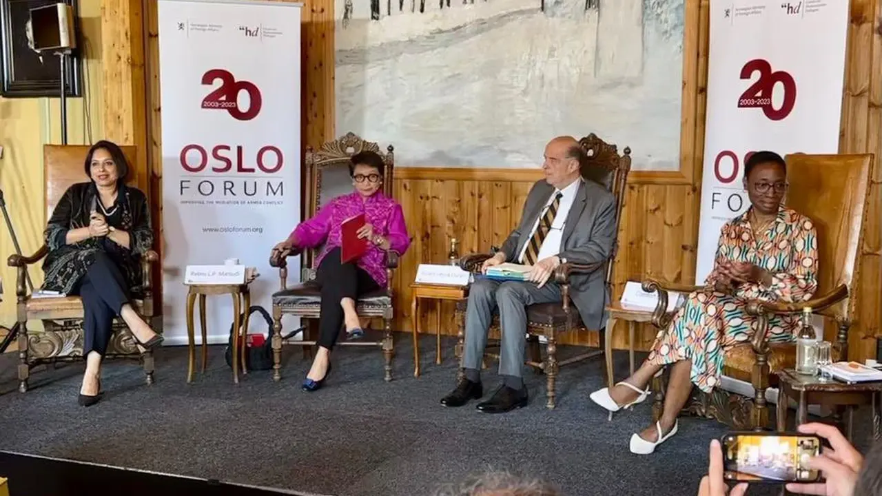 Menlu RI Retno Marsudi menjadi pembicara di Oslo Forum dalam agenda kunjungan kerjanya ke Oslo, Norwegia pada 12-13 Juni 2023. (Twitter/@Menlu_RI)