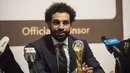 Mohammed Salah memberikan keterangan pers usai menerima penghargaan Pemain Terbaik Afrika 2017 di Accra International Press Conference, Accra, (4/1/2018). Salah mengalahkan Sadio Mane dan Pierre-Emerick Aubameyang. (AFP/Cristina Aldehuela)