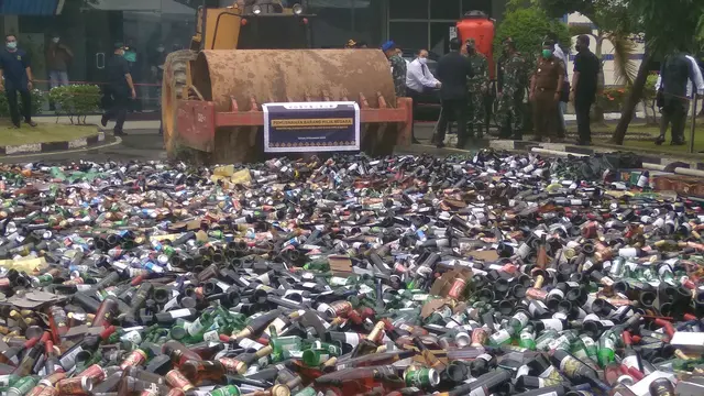 Kantor Pelayanan Utama Bea dan Cukai Batam musnahkan Barang Milik Negara (BMN) hasil penindakan di bidang kepabeanan dan cukai 2017 hingga 2020, Senin (21/12/2020).