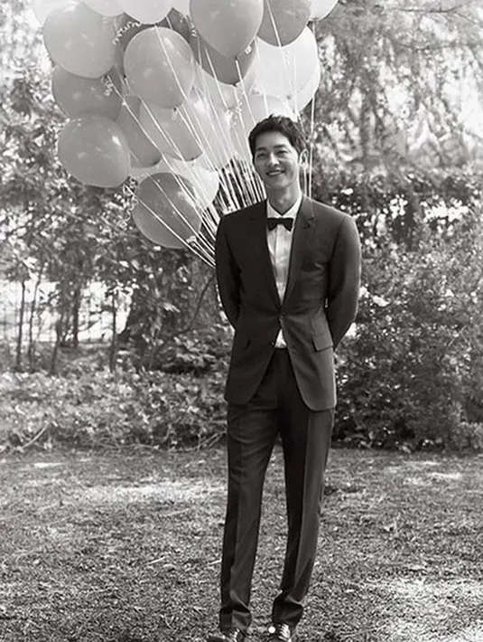 Meskipun hari pernikahan Song Joong Ki  dan Song Hye Kyo disebut sebagai Hari Patah Hati Nasional, namun warga net Indonesia sangat menyambutnya dengan baik. Tak sedikit yang berkomentar di media sosial dan turut berbahagia. (Instagram/Songjoongkionly)