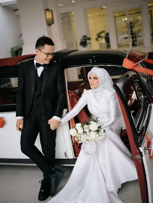 Ditengah kebahagiaannya, sedikit terusik dengan kabar yang menyebut tak mengundang ibu kandungnya. Saat menjadi bintang tamu FYP, perempuan seorang anak itu  mengaku telah mencari keberadaan ibu kandungnya. [Instagram/nadyamustikarahayu]