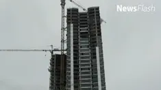 Material tangga darurat yang ambruk berasal dari lantai 32 apartemen Grand Kamalalagun Bekasi