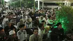 Ratusan santri dan tamu undangan berkumpul di kediaman KH. Abdurrahman Wahid (Gus Dur), Ciganjur, Jakarta Selatan, Jumat (22/12). Kegiatan tersebut digelar dalam Sewindu Haul Gus Dur. (Liputan6.com/Herman Zakharia)