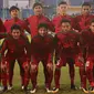 Para Pemain Timnas Indonesia U-19 berfoto sebelum melawan Myanmar pada laga grup B AFF U-18 2017 di Yangon, Myanmar (5/9/2017). Timnas Indonesia U-19 menang 2-1. (Bola.com/PSSI)