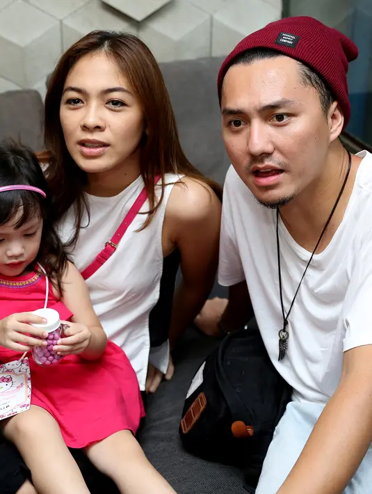 Omesh dan Dian Ayu telah dikaruniai seorang putri cantik, Btari Embun Anandayu, lahir pada 23 April 2013 silam. (Andy Masela/Bintang.com)