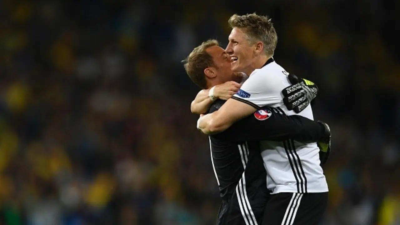 Manuel Neuer dan Bastian Schweinsteiger