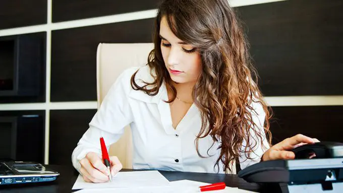 Resign demi pasangan/copyright Shutterstock.com