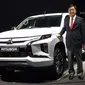 CEO Mitsubishi Motors Osamu Masuko usai melakukan prosesi peluncuran new Mitsubishi Triton. (Septian/Liputan6.com)