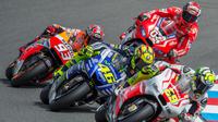 Andrea Iannone, Valentino Rossi, Marc Marquez, dan Andrea Dovizioso (JOE KLAMAR / AFP)