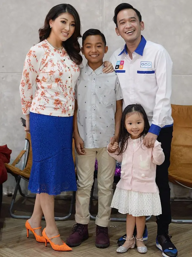 Kedekatan Ruben Onsu Bersama Anak Angkatnya