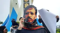 Peserta aksi menuntut kasus pembunuhan Munir ditetapkan sebagai pelanggaran HAM berat di Simpang Lima, Banda Aceh, Rabu (7/9/2022).