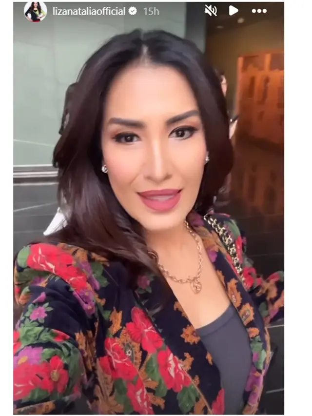 6 Potret Queennara Anak Liza Natalia Wisuda D3, Anggun Pakai Kebaya Brokat Hitam