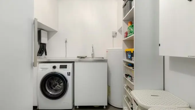 Ilustrasi Ruang Cuci Kecil/Photo by Lisa Anna on Unsplash