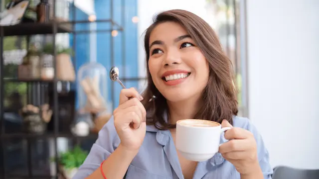 membayangkan memikirkan sesuatu