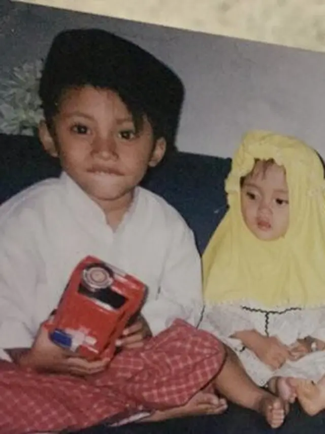 6 Foto Jadul Putri Delina saat Masa Anak-Anak, Menggemaskan