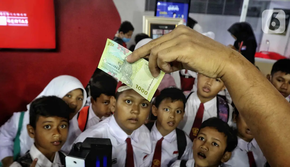 Dalam acara ini juga dilakukan penjualan uang kuno. (Liputan6.com/Angga Yuniar)