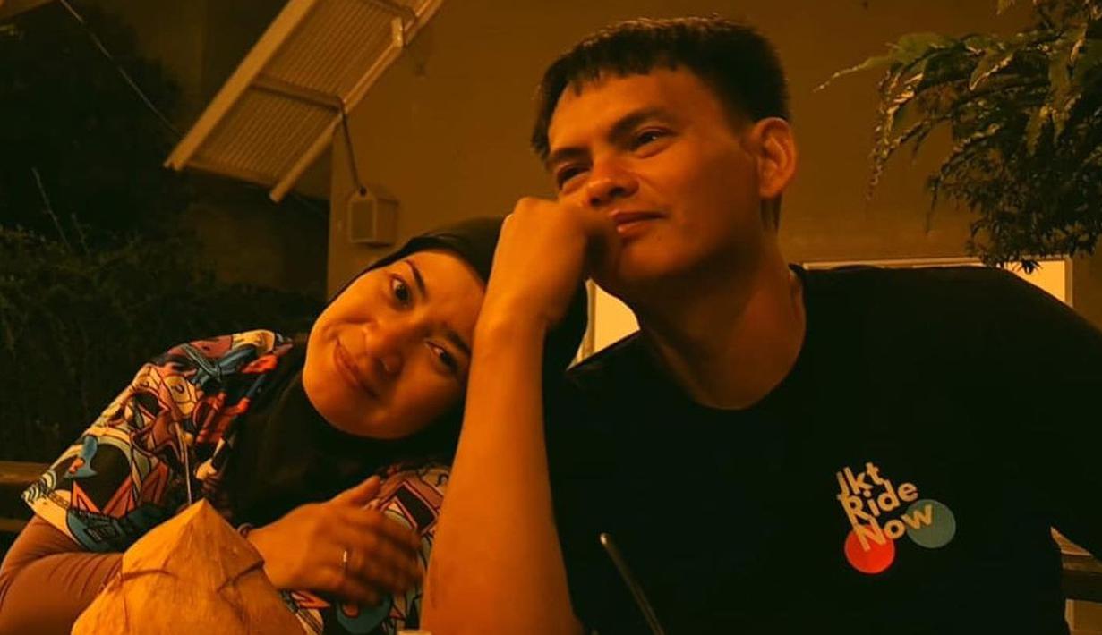 Lewat masing-masing media sosial, Ikke Nurjanah dan Karlie Fu tak sungkan untuk saling mengunggah momen mesra yang bikin baper netizen! (FOTO: instagram.com/ikkenurjanah0518)