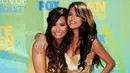 Sebagai sahabat di masa kecil, Selena Gomez merasakan penderitaan Demi LOvato di rumah sakit. (us.hola.com)