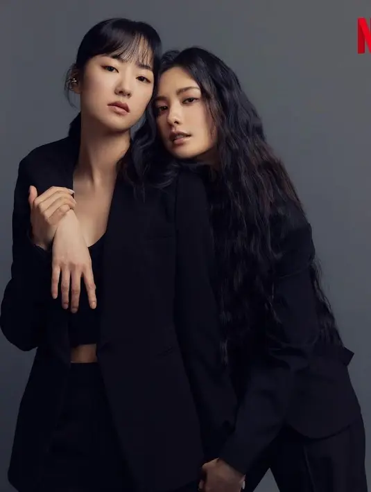 <p>Nana After School menjalani sesi pemotretan bersama Jeon Yeo Been untuk serial original Netflix terbaru berjudul Glitch. (Foto: Instagram/ @jin_a_nana)</p>