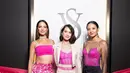 Bersama Aurelie, Pevita Pearce, dan Mikha Tambayong, Nia pamer body goals kenakan outfit serba pink [@ramadhanibakrie]