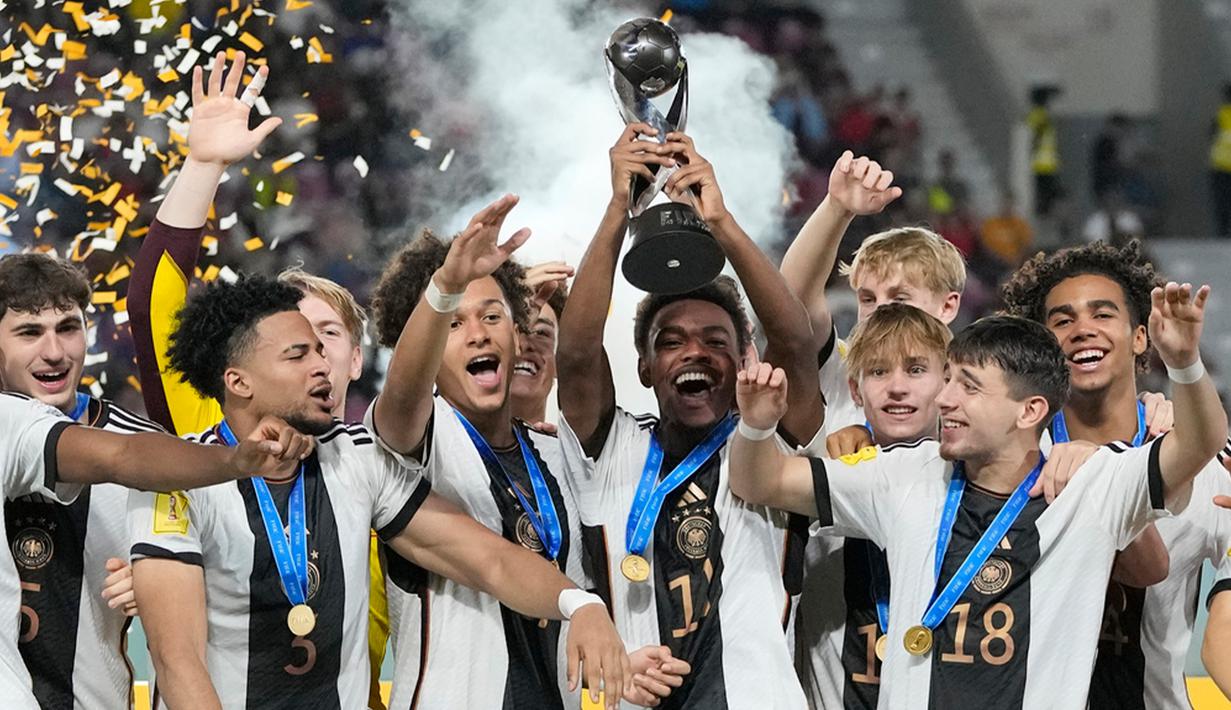 Jerman mengalahkan Prancis 4-3 (2-2) melalui adu penalti. Kemenangan ini membawa Jerman merebut gelar pertama sepanjang sejarah sekaligus menjadikan mereka sebagai negara ke-10 yang menjuarai Piala Dunia U-17. (AP Photo/Achmad Ibrahim)