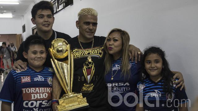 Cristian Gonzales dan Keluarga