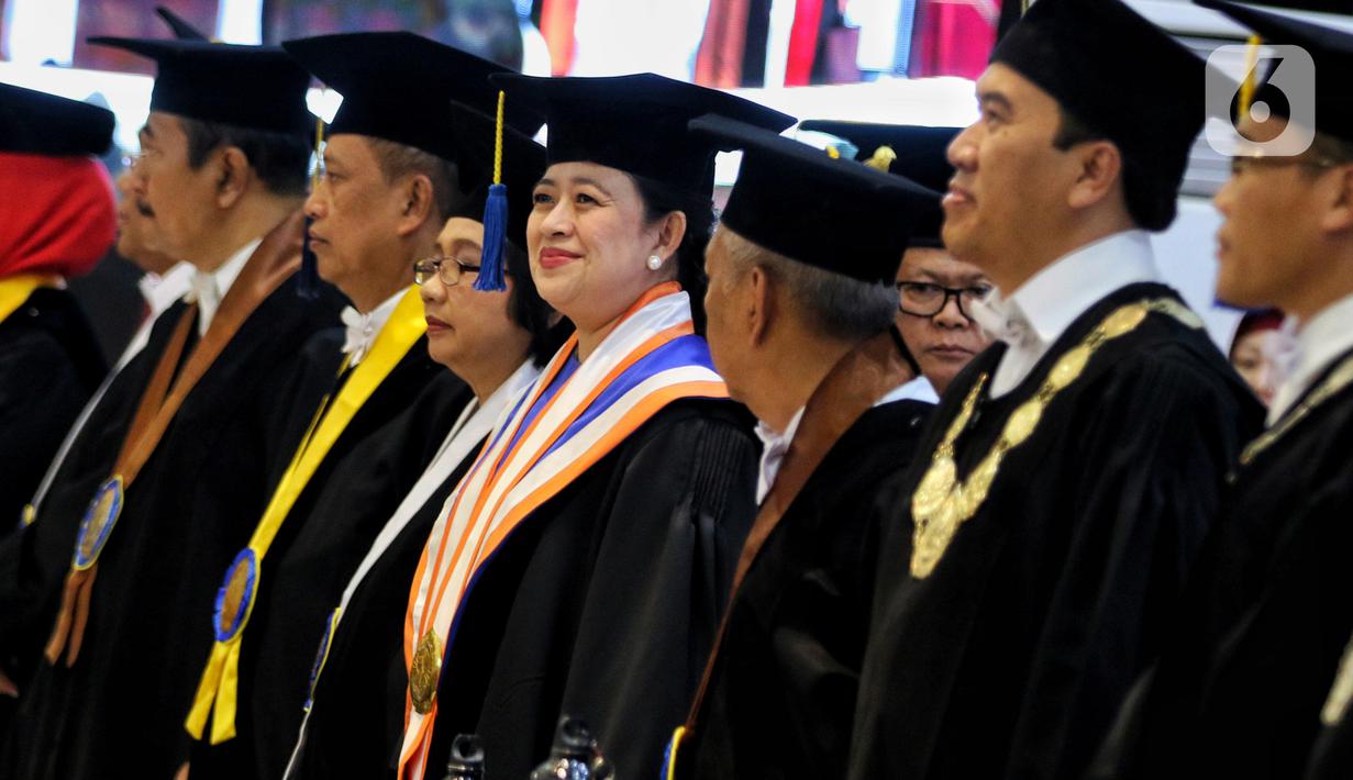 Foto Senyum Ketua Dpr Puan Maharani Saat Pengukuhan Gelar Doktor Hc News Liputan6 Com