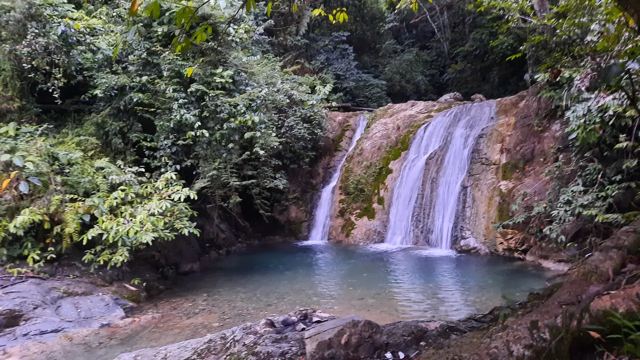 Air terjun tujuh tingkat di Aceh Selatan (Liputan6.com/Rino Abonita)