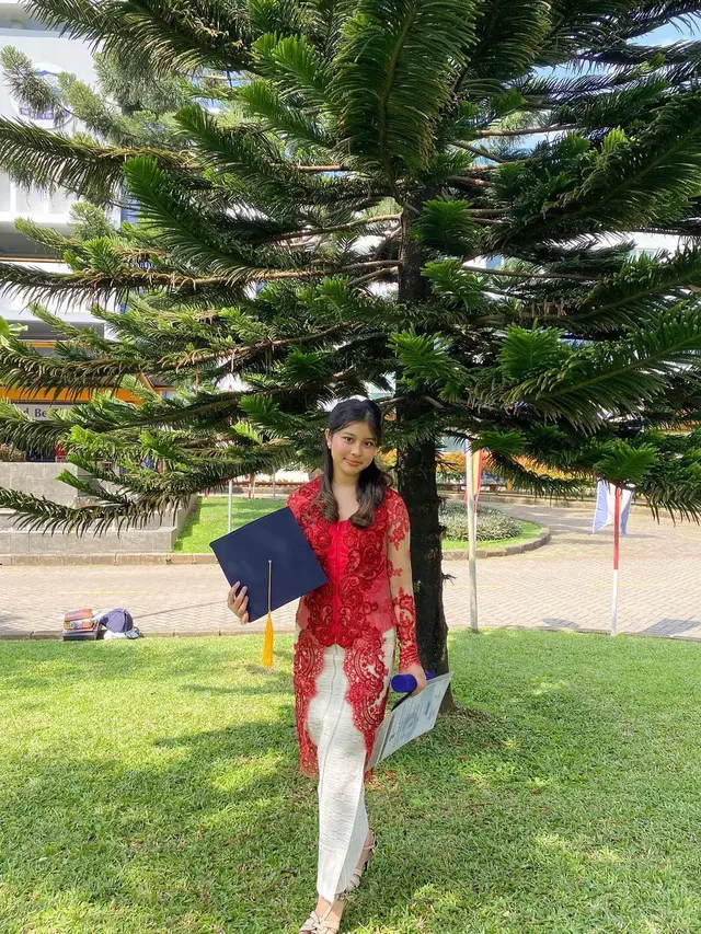 Ikuti Jejak Sang Ayah, Ini 6 Potret Sarah Suci Putri Ruhut Sitompul yang Memesona