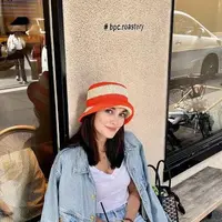 Inspirasi padu padan jaket jeans ala Luna Maya (Instagram/@lunamaya)