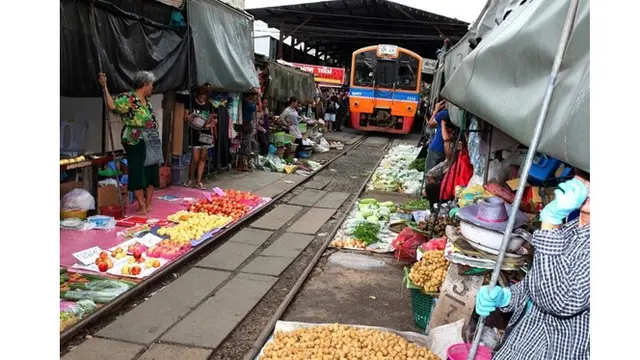 6 Foto Ini Jadi Bukti Uniknya Kehidupan di Thailand