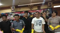 Polres Jakarta Pusat merilis pembunuhan di apartemen yang terletak di Jalan A Yani, Cempaka Putih. (Liputan6.com/Ady Anugrahadi)