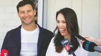 Jacinda Ardern dan pasangannya&nbsp;Clarke Gayford. (Dok. AFP)