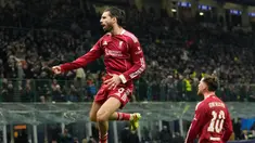 Pemain Liverpool, Dominik Szoboszlai, melakukan selebrasi setelah mencetak gol ke gawang Inter Milan pada matchday 6 fase grup Liga Champions 2025/2026 di Stadion Giuseppe Meazza, Rabu (10/12/2025) dini hari WIB. (AP Photo/Luca Bruno)