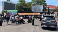 Polresta Pati kerahkan ratusan personel amankan kondusifitas di kawasan DPRD Pati. (Liputan6.com/ Arief Pramono)