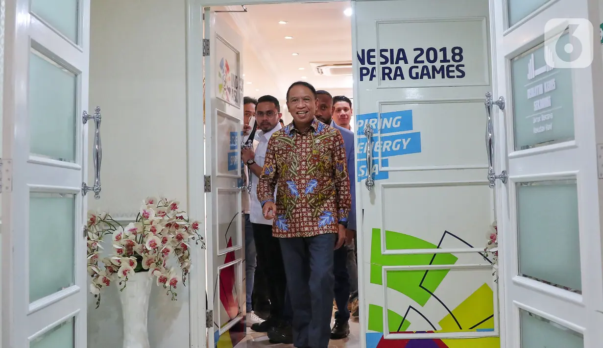 Menteri Pemuda dan Olahraga (Menpora) RI, Zainudin Amali tiba untuk menerima audiensi perwakilan klub Liga 2 di Jakarta, Senin (16/1/2023). Hasil rapat Exco PSSI yang memutuskan Liga 2 2022 dihentikan membuat kaget semua klub Liga 2 dan pecinta sepak bola Indonesia (Liputan6.com/Angga Yuniar)