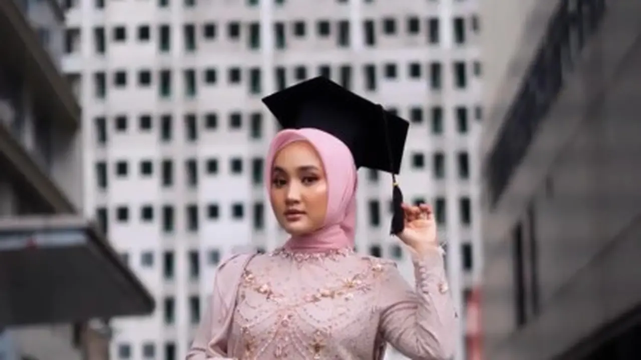 Wisuda Fatin Shidqia Lubis